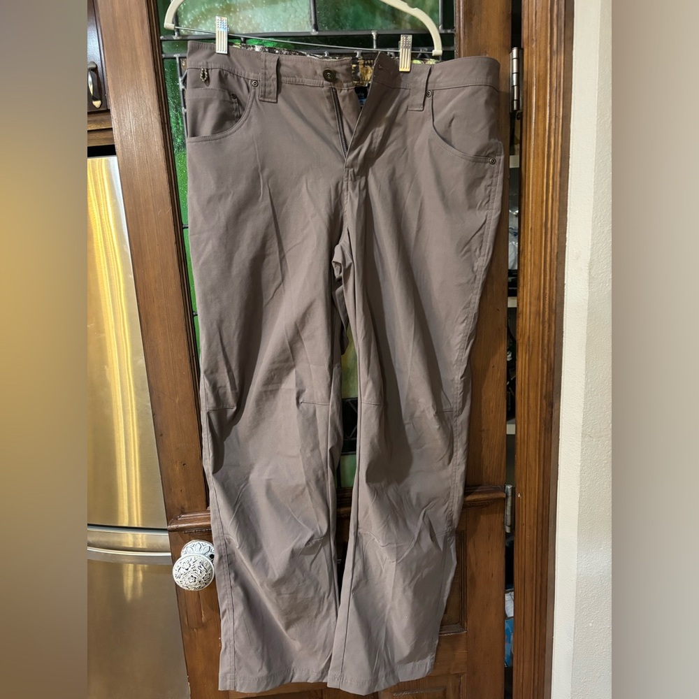 Columbia Men’s lightweight brown pants